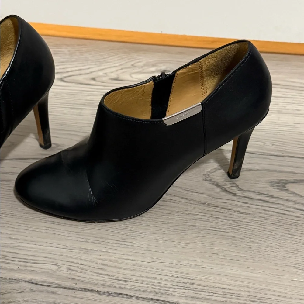 Coach Black Leather Ankle Booties Womens Size 7 Side Zip Heel Classic Pumps